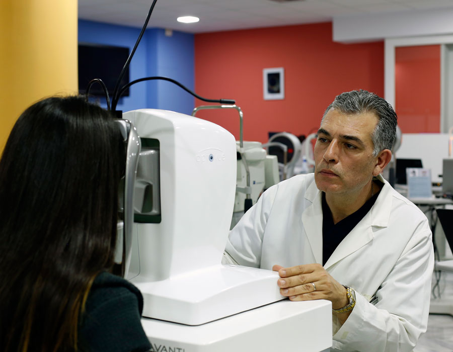 Οφθαλμολογικός έλεγχος, Δρ Κ. Καραμπάτσας - Χειρουργός Οφθαλμίατρος